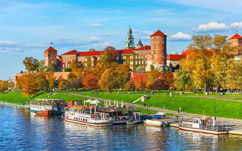 wawel-grodowy-sawny-punkt-zwrotny-w-krakow-polska-102587058